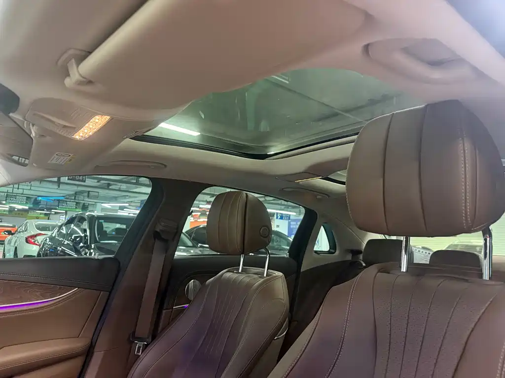 Mercedes-Benz E-Class — миниатюра 9