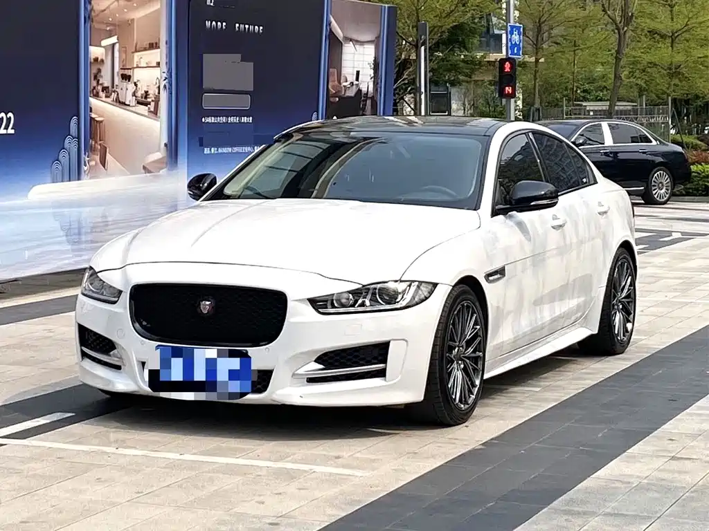 Jaguar XE — миниатюра 2