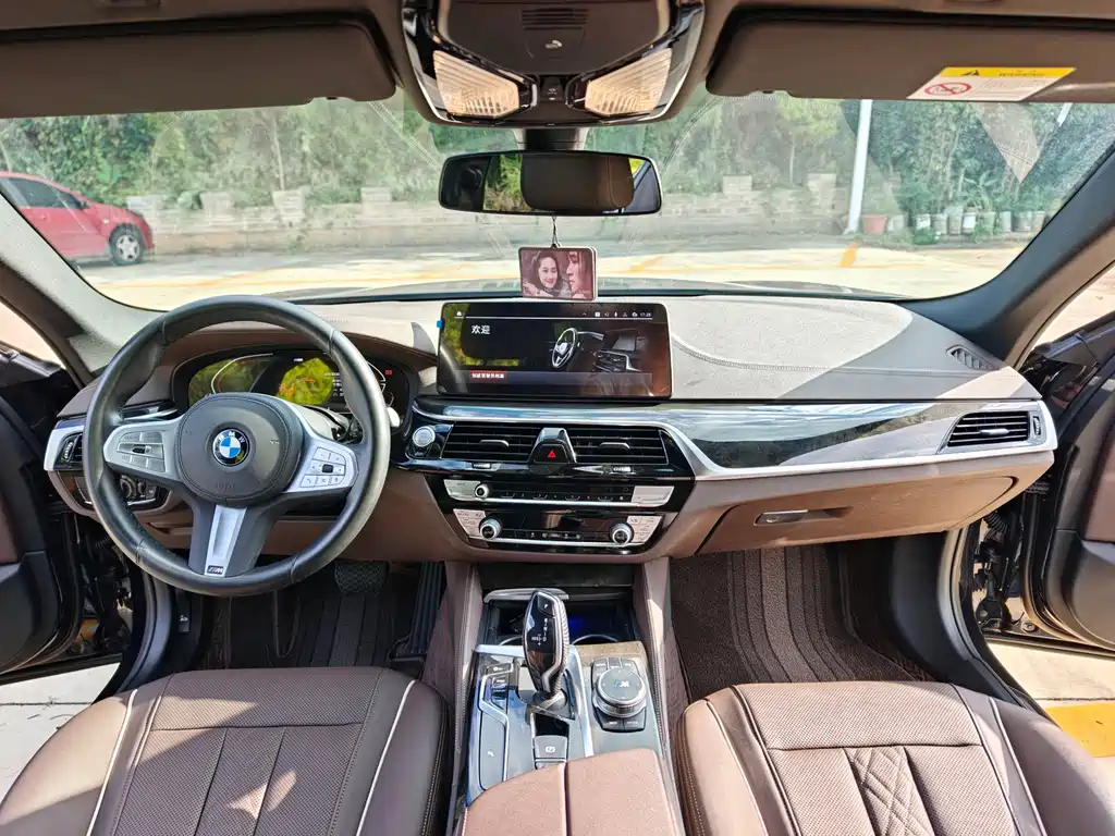 BMW 5 Series — миниатюра 13