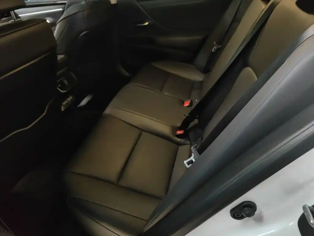 Lexus ES — миниатюра 17