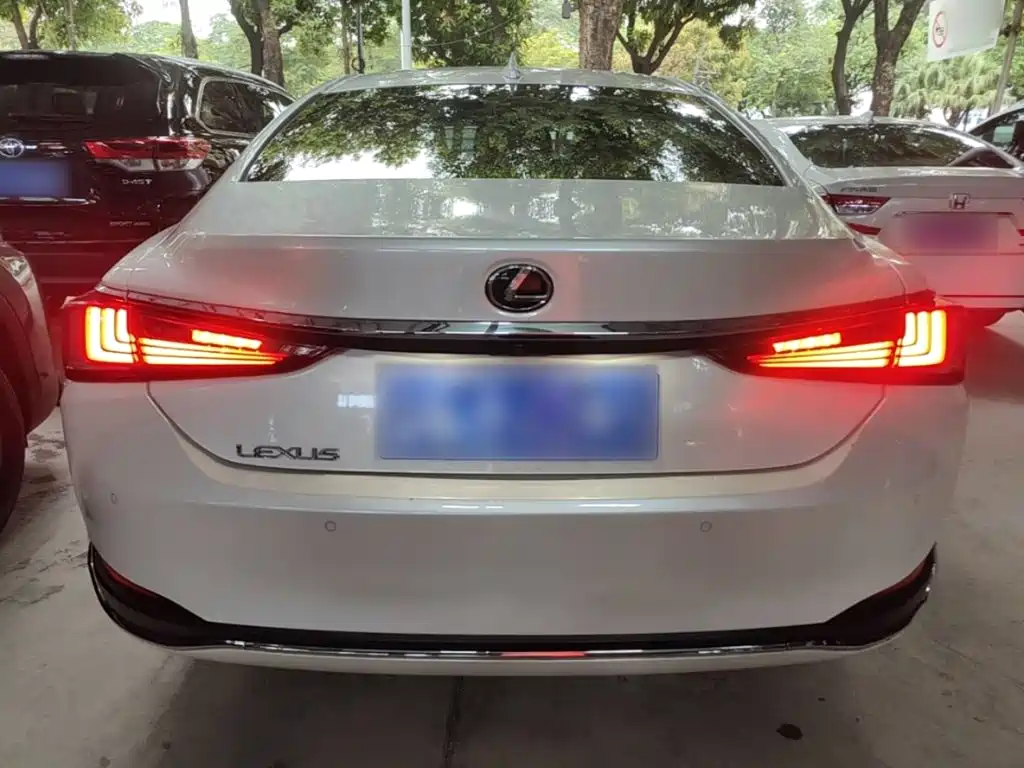 Lexus ES — миниатюра 6