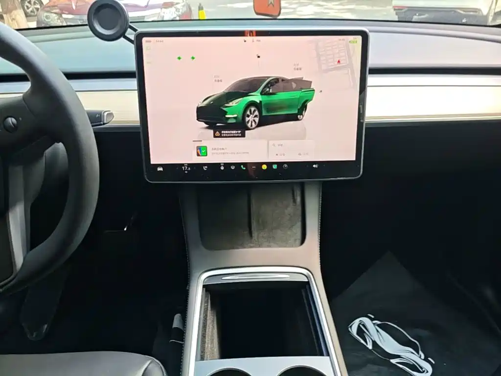 Tesla Model Y — миниатюра 13