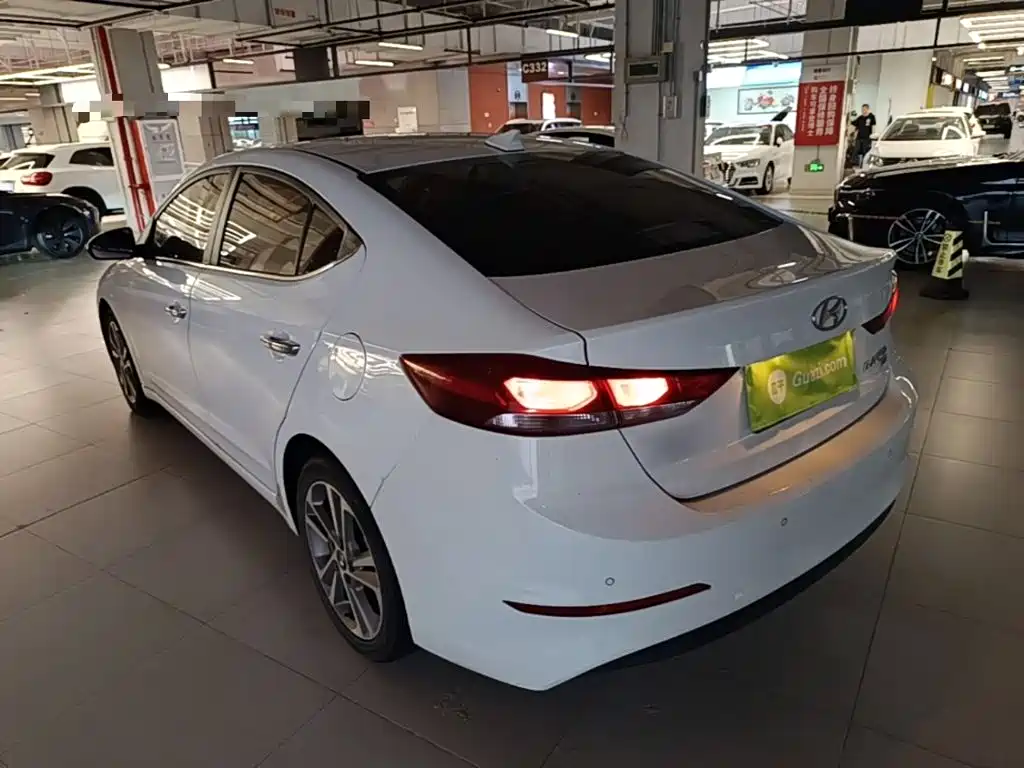 Hyundai Elantra — миниатюра 5