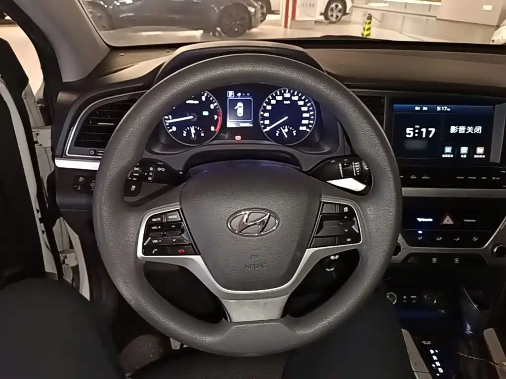 Hyundai Elantra — миниатюра 11
