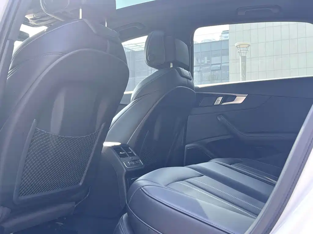 Audi A4L — миниатюра 5