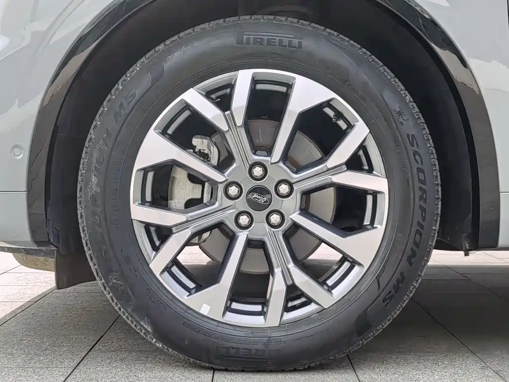Ford Edge 2023 L 2.0T EcoBoost мест