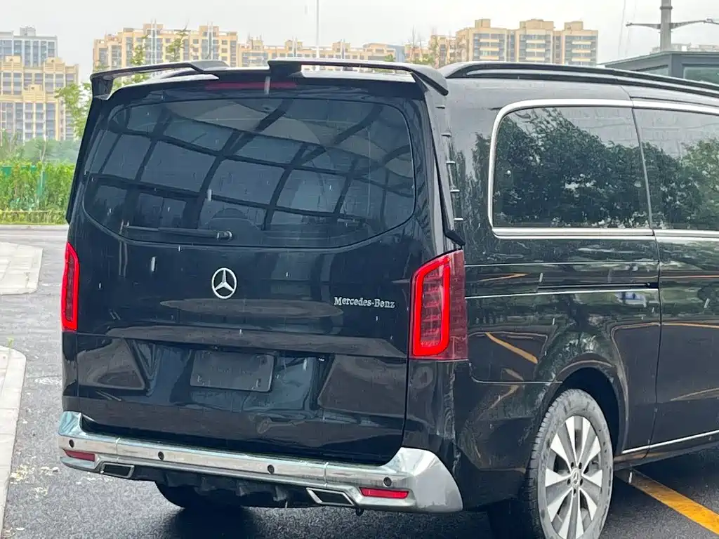 Mercedes-Benz Vito 2023 2.0T Elite 7 мест