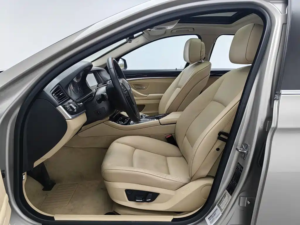 BMW 5 Series — миниатюра 10