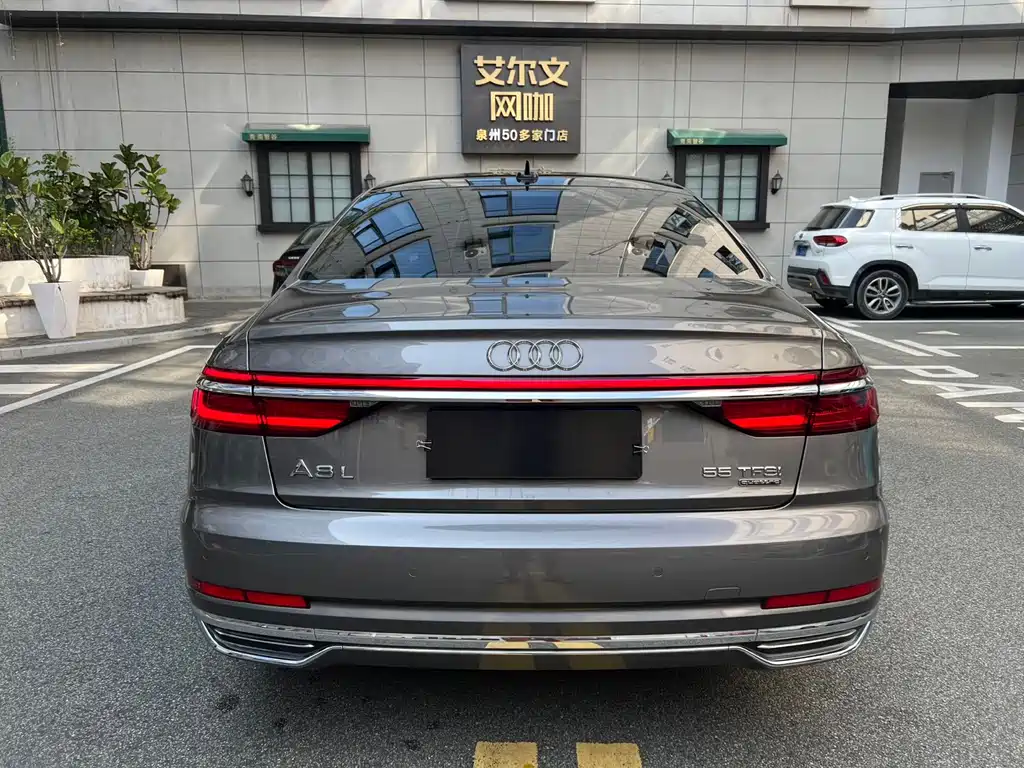 Audi A8 — миниатюра 5