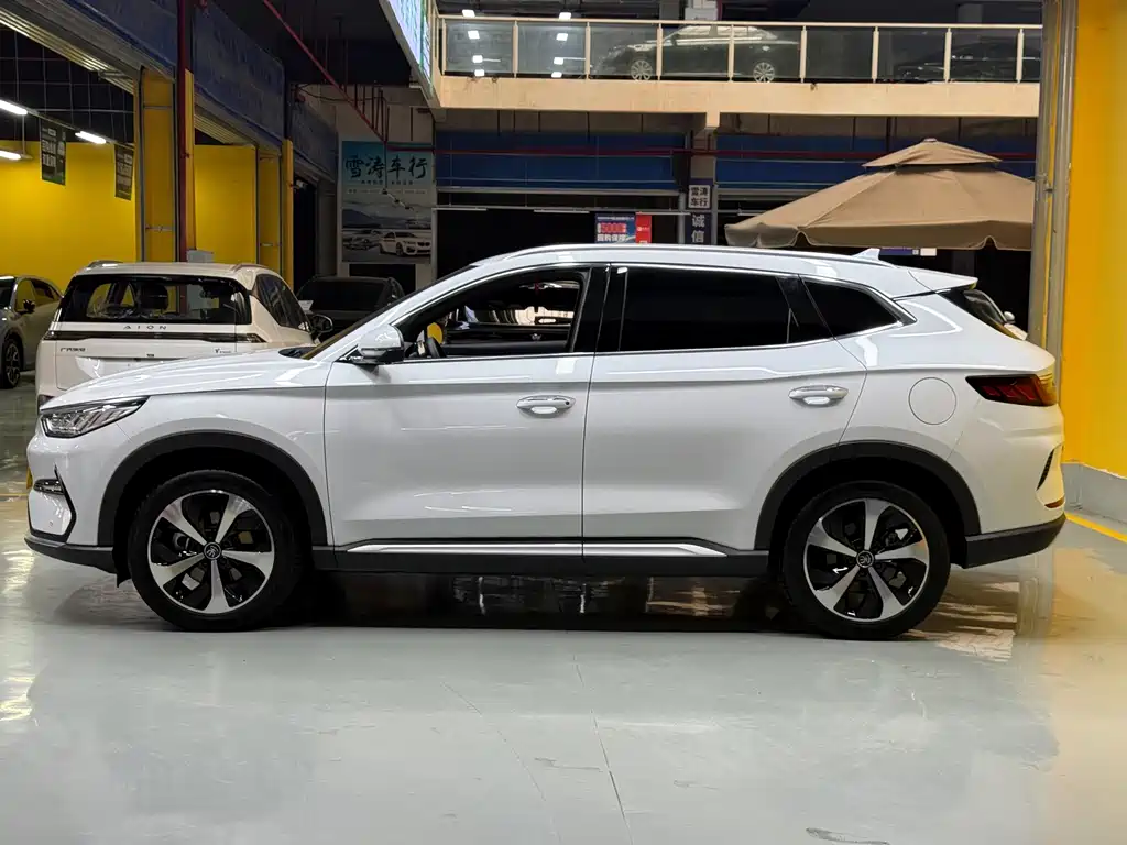 BYD PLUS New Energy — миниатюра 4