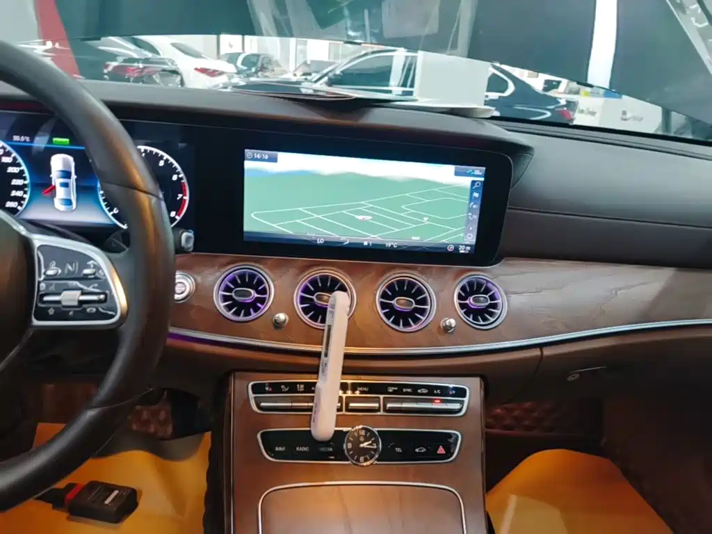 Mercedes-Benz E-Class — миниатюра 13