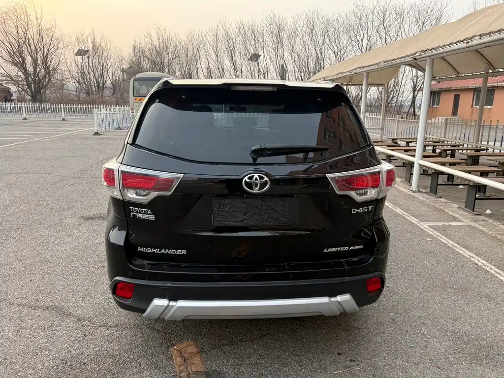 TOYOTA HIGHLANDER