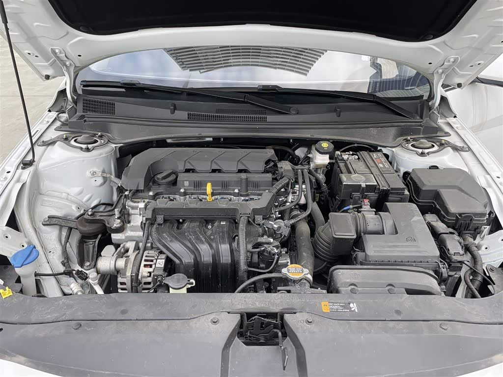 Hyundai Elantra 1.5 л 2025 г. Белый, пробег 13000 км