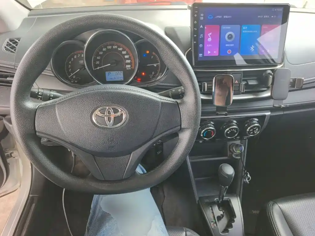 Toyota Yaris L — миниатюра 10