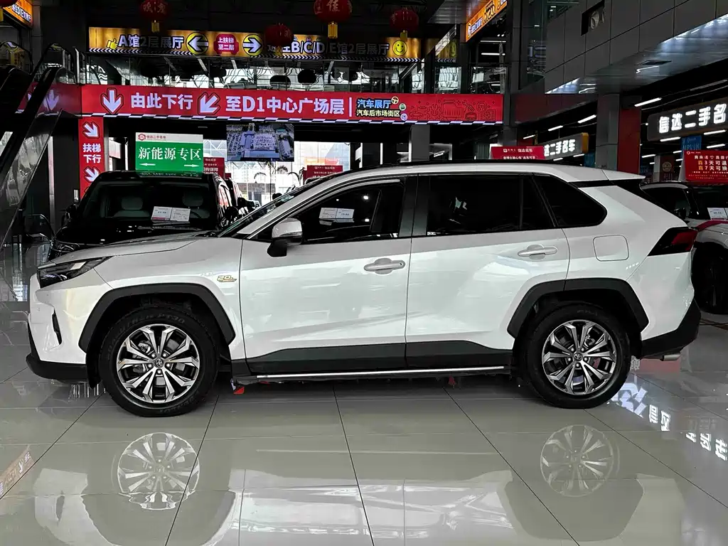 Toyota RAV4 — миниатюра 7
