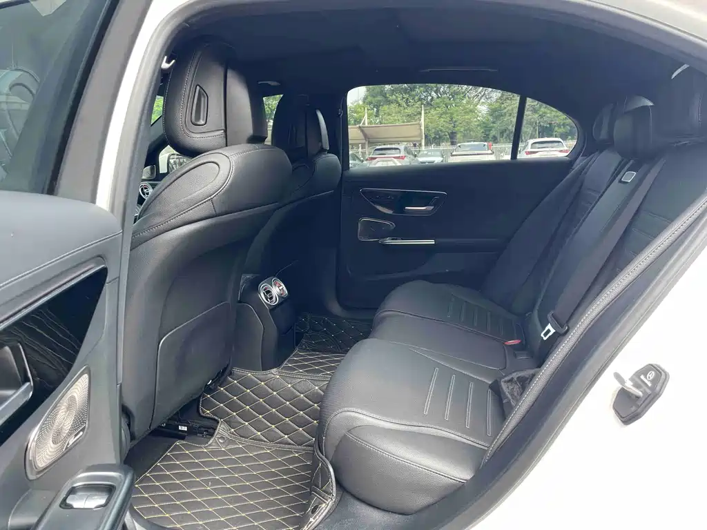 Mercedes-Benz C-Class — миниатюра 9