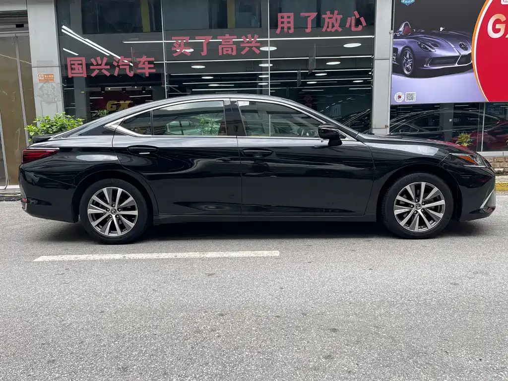 Lexus ES — миниатюра 12