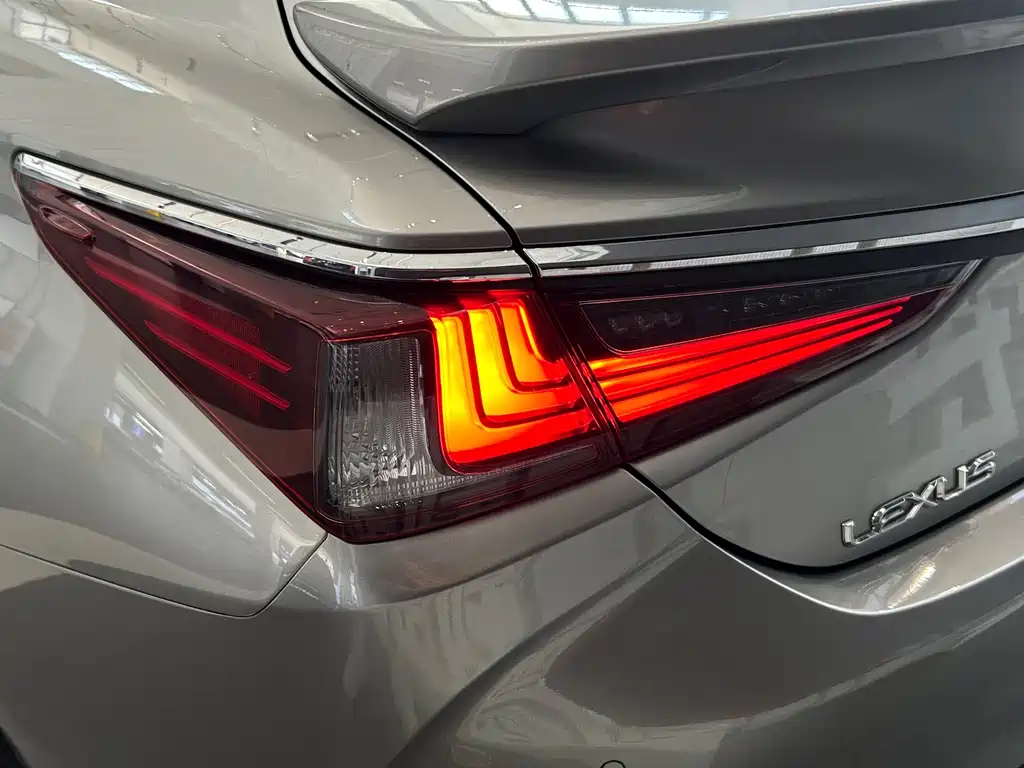 Lexus ES — миниатюра 21
