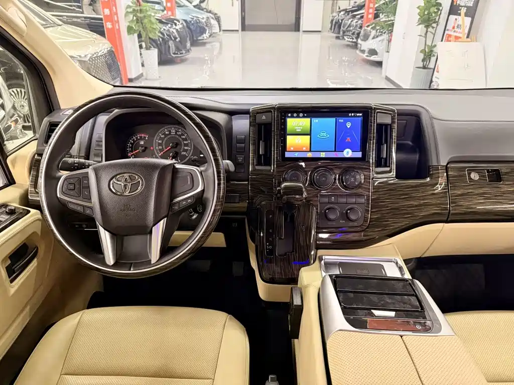 Toyota Hiace — миниатюра 5