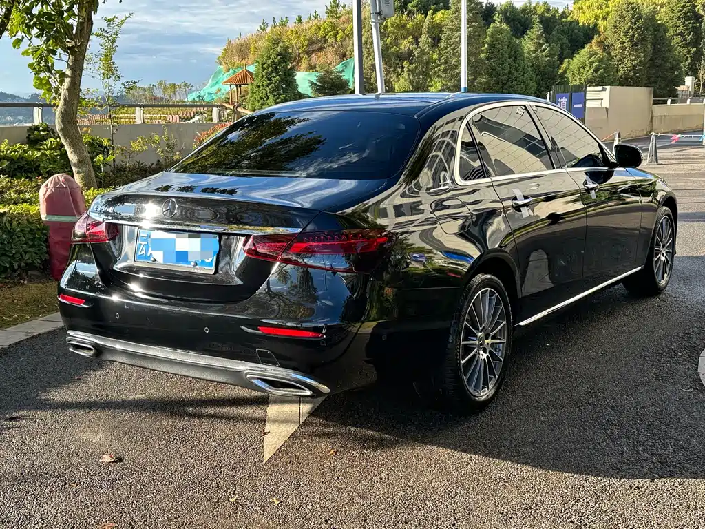 Mercedes-Benz E-Class — миниатюра 6