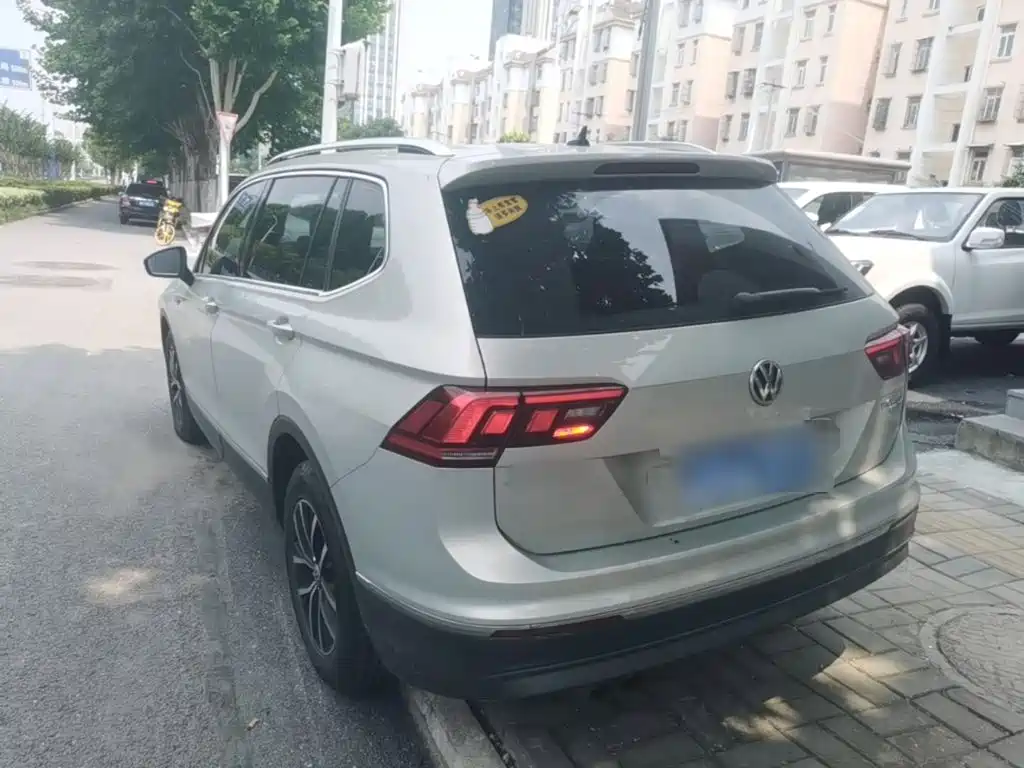 Volkswagen Tiguan L L 2017 330TSI AT Luxury
