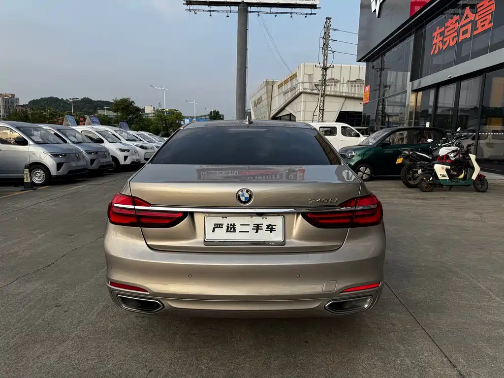 BMW 7 Series — миниатюра 5