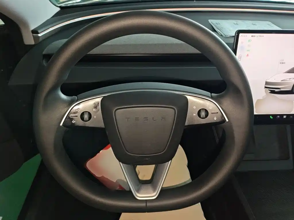 Tesla Model 3 — миниатюра 11