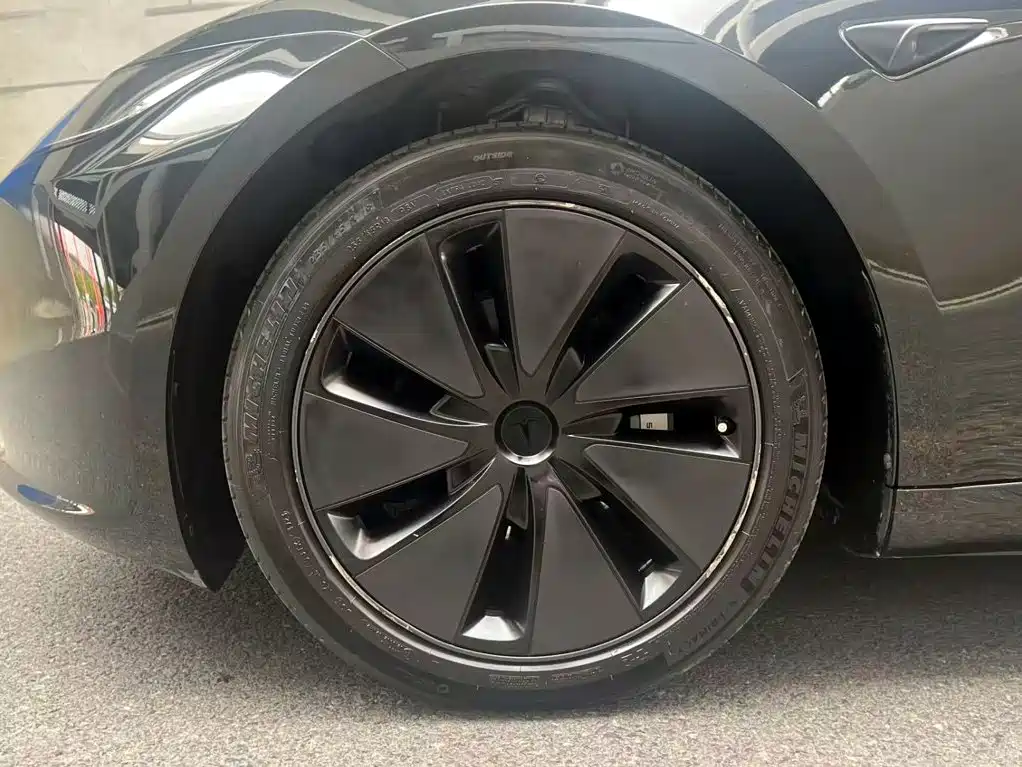 Tesla Model 3 — миниатюра 4