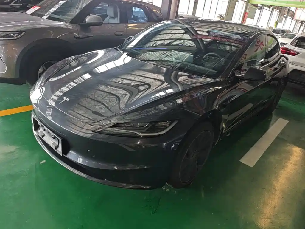 Tesla Model 3 — миниатюра 2