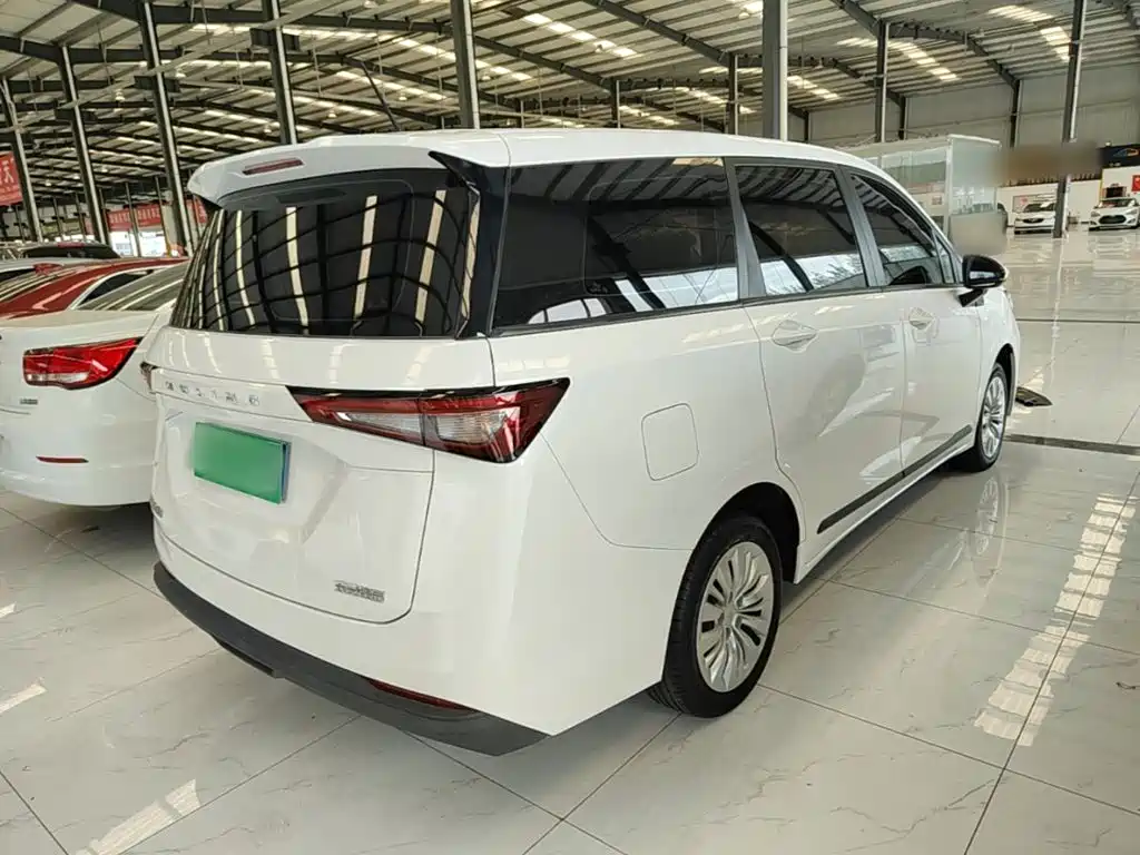 Wuling Jiachen — миниатюра 7