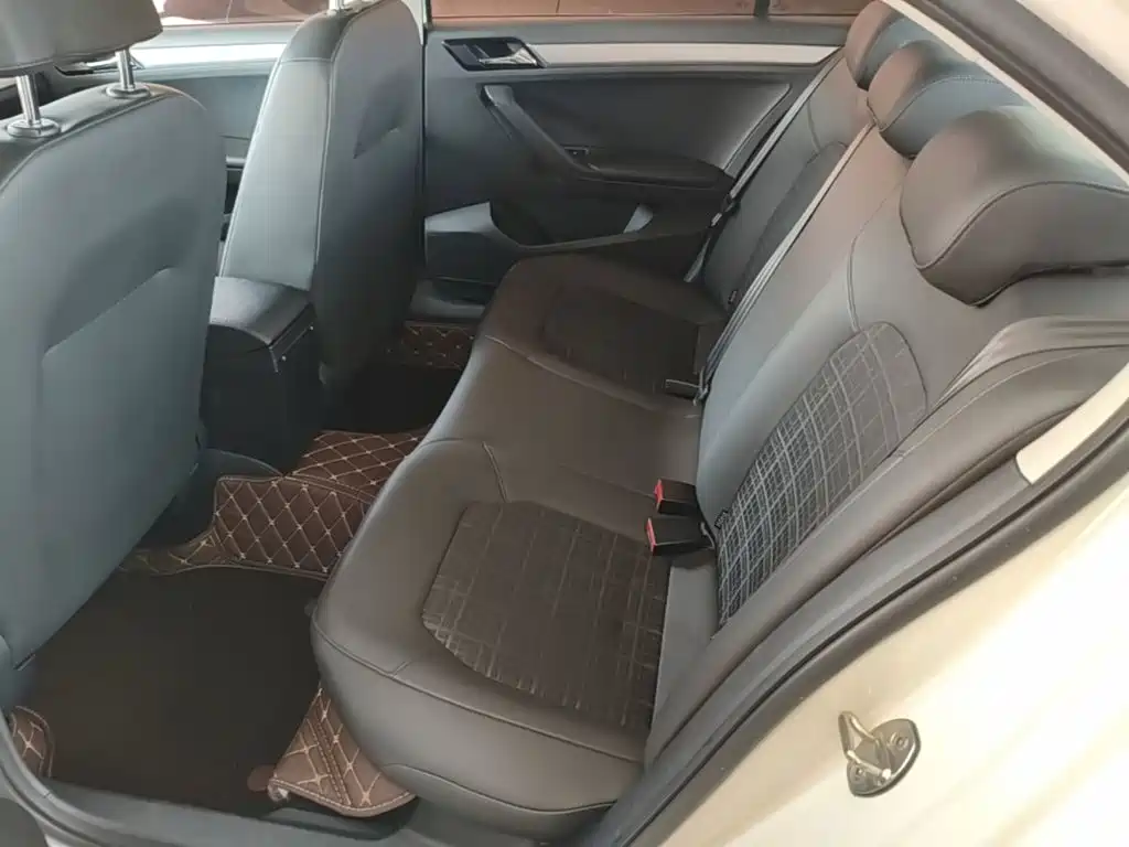 Volkswagen Jetta — миниатюра 17