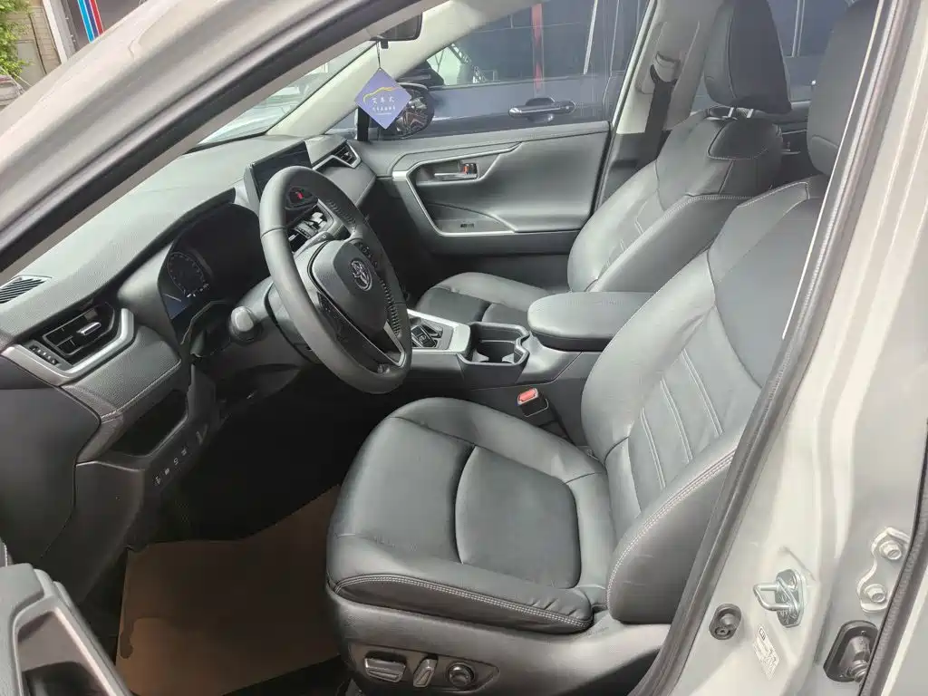 Toyota RAV4 — миниатюра 15