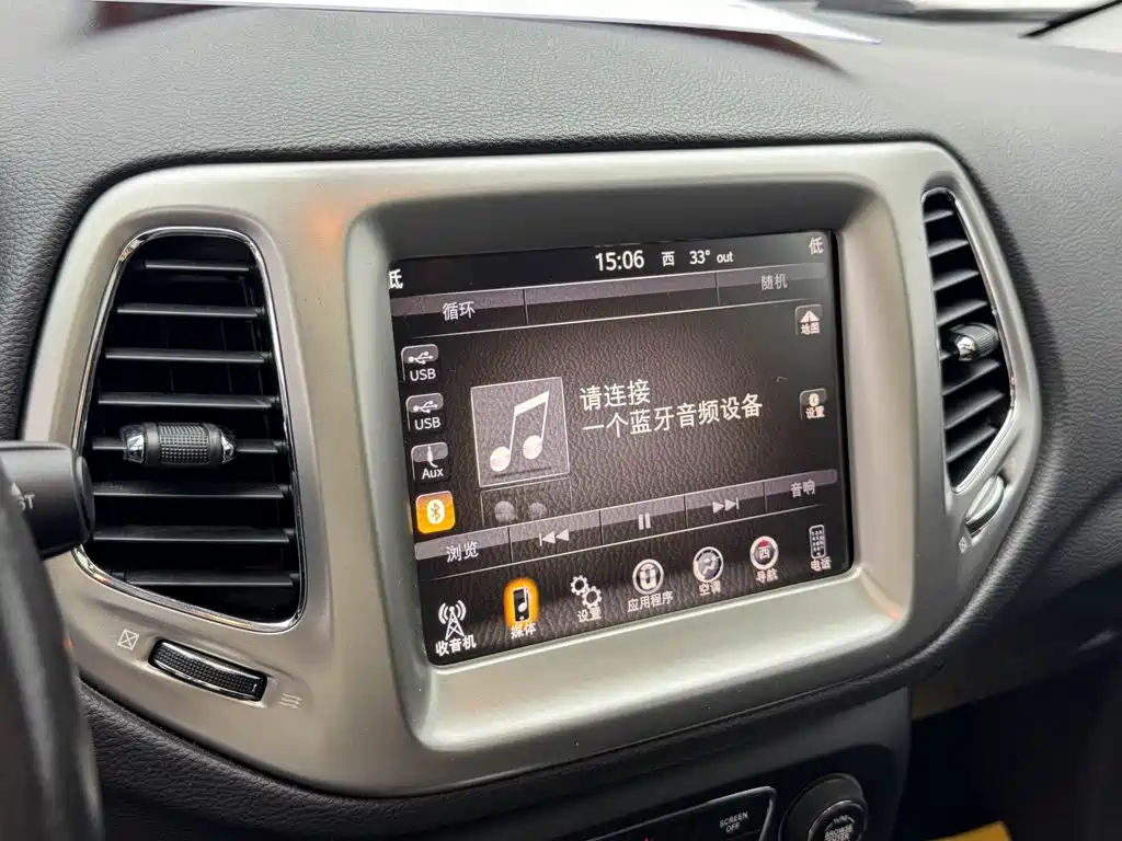 Jeep Compass — миниатюра 10