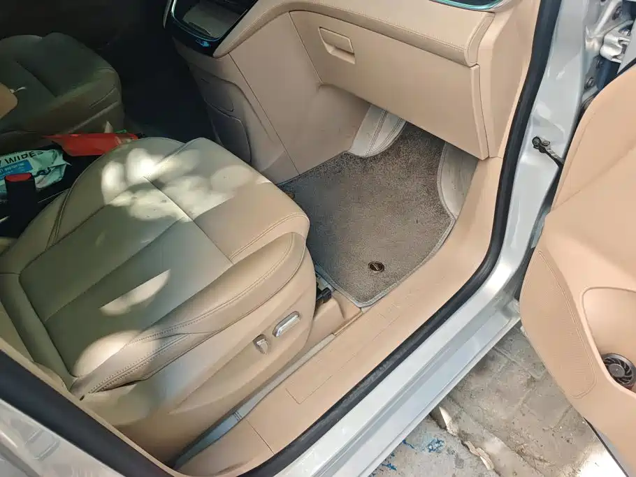 Buick GL8 Hybrid — миниатюра 8