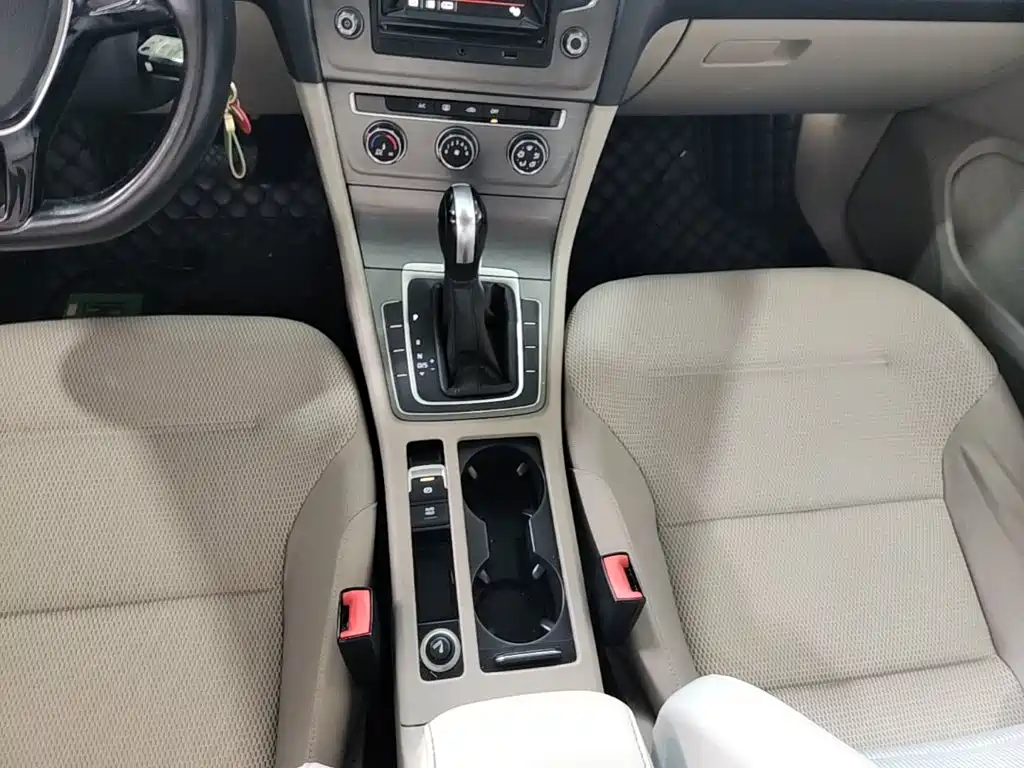 Volkswagen Golf — миниатюра 14