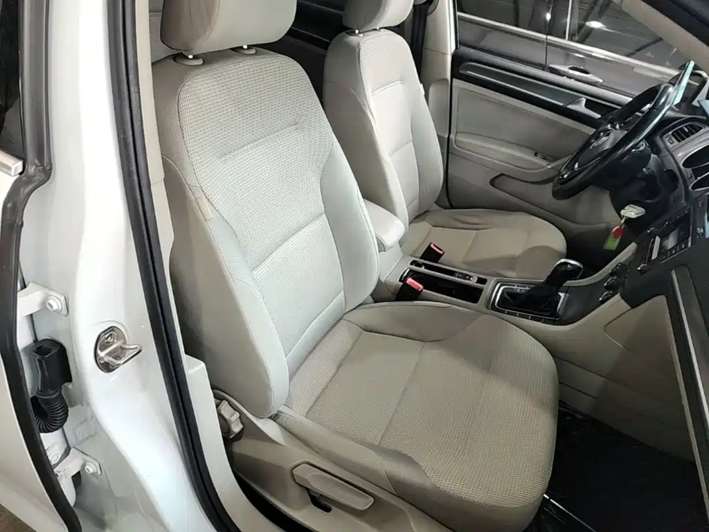 Volkswagen Golf — миниатюра 25
