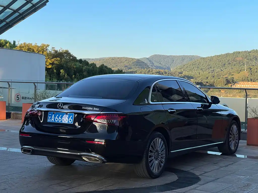 Mercedes-Benz E-Class — миниатюра 9