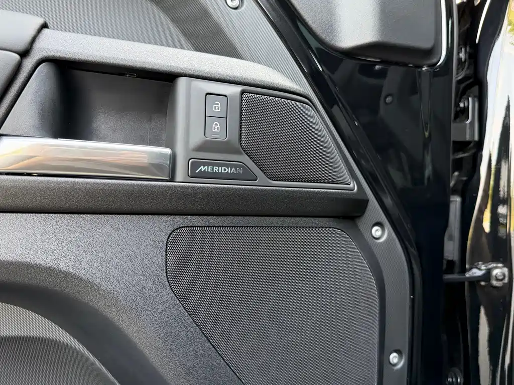 Land Rover Defender — миниатюра 13