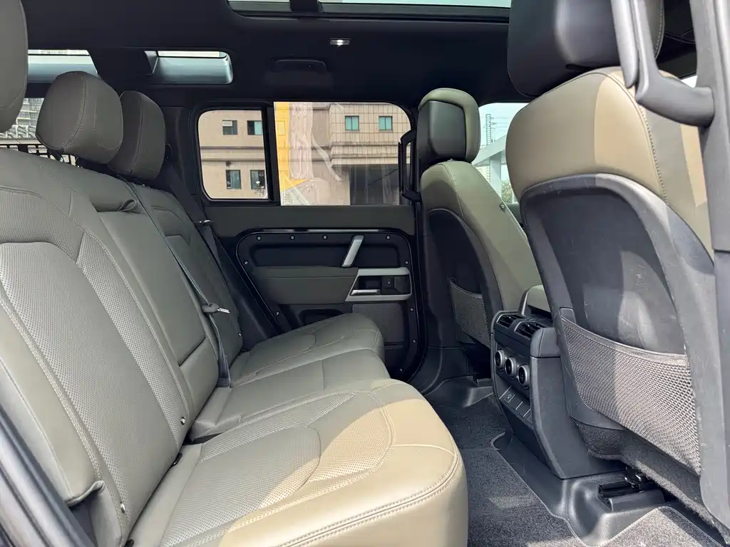 Land Rover Defender — миниатюра 13