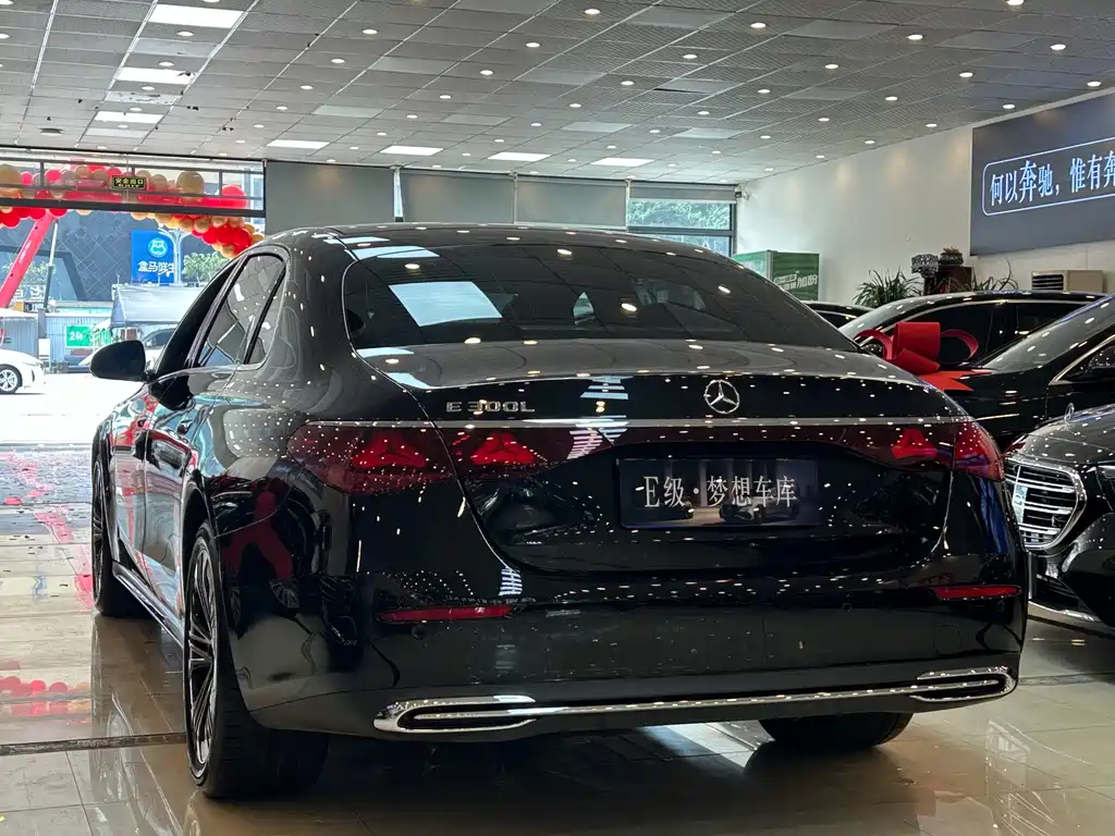 Mercedes-Benz E-Class — миниатюра 14