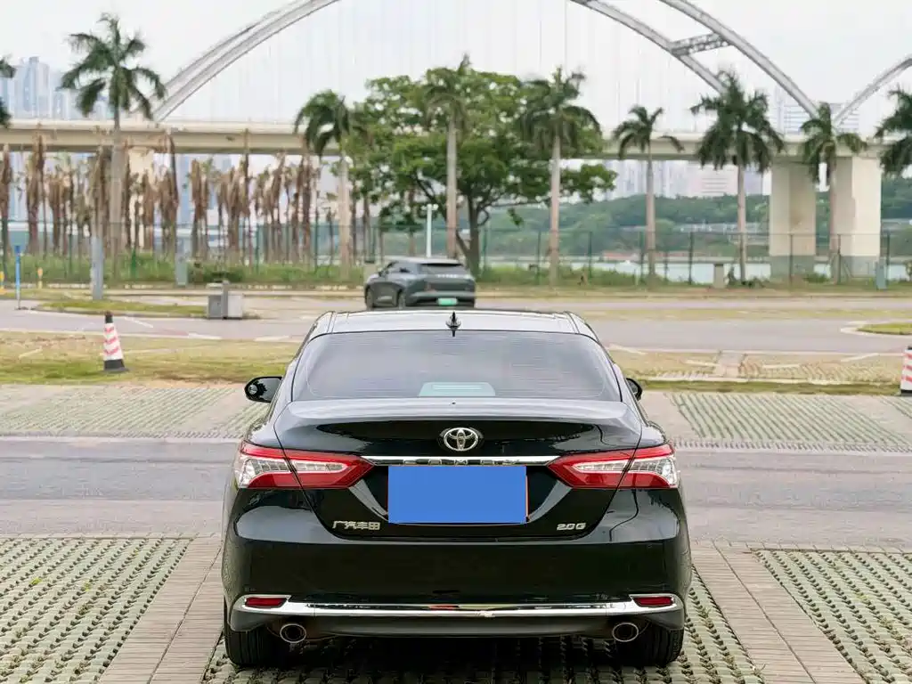 Toyota Camry — миниатюра 5