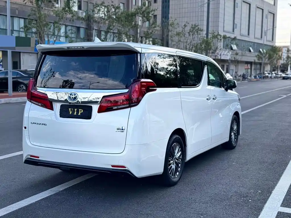 Toyota Alphard — миниатюра 4