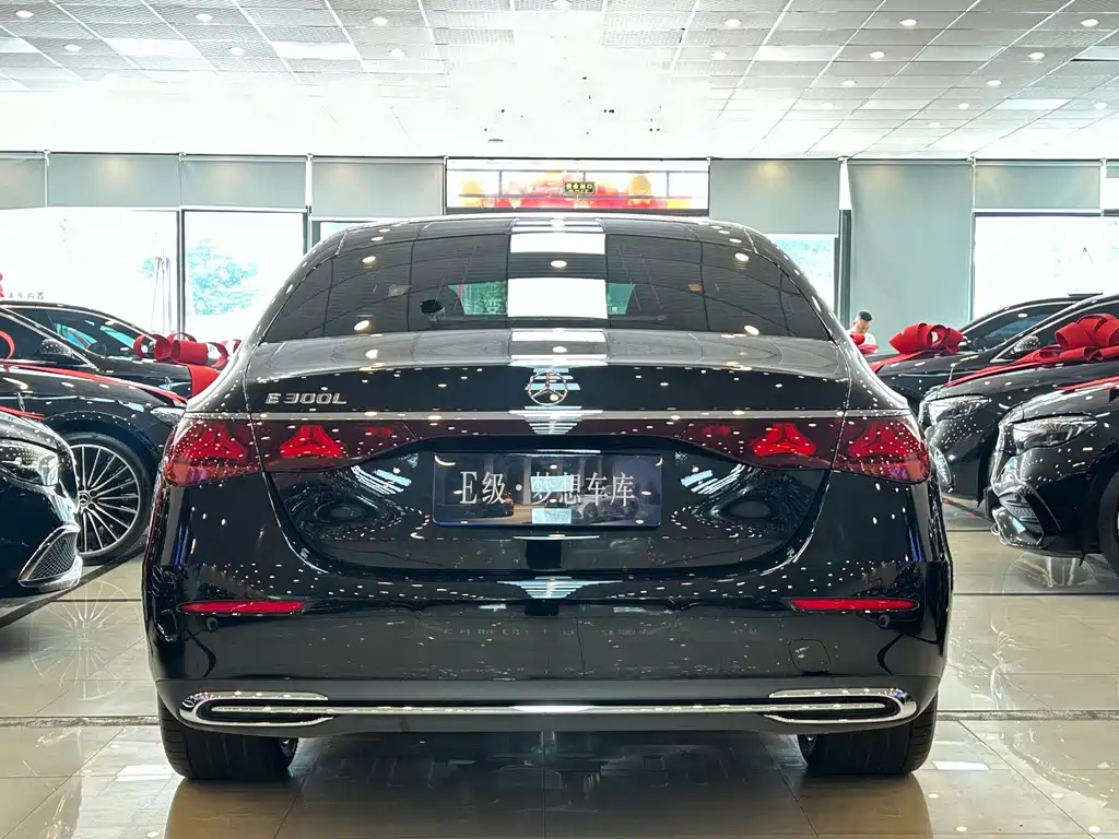 Mercedes-Benz E-Class — миниатюра 12