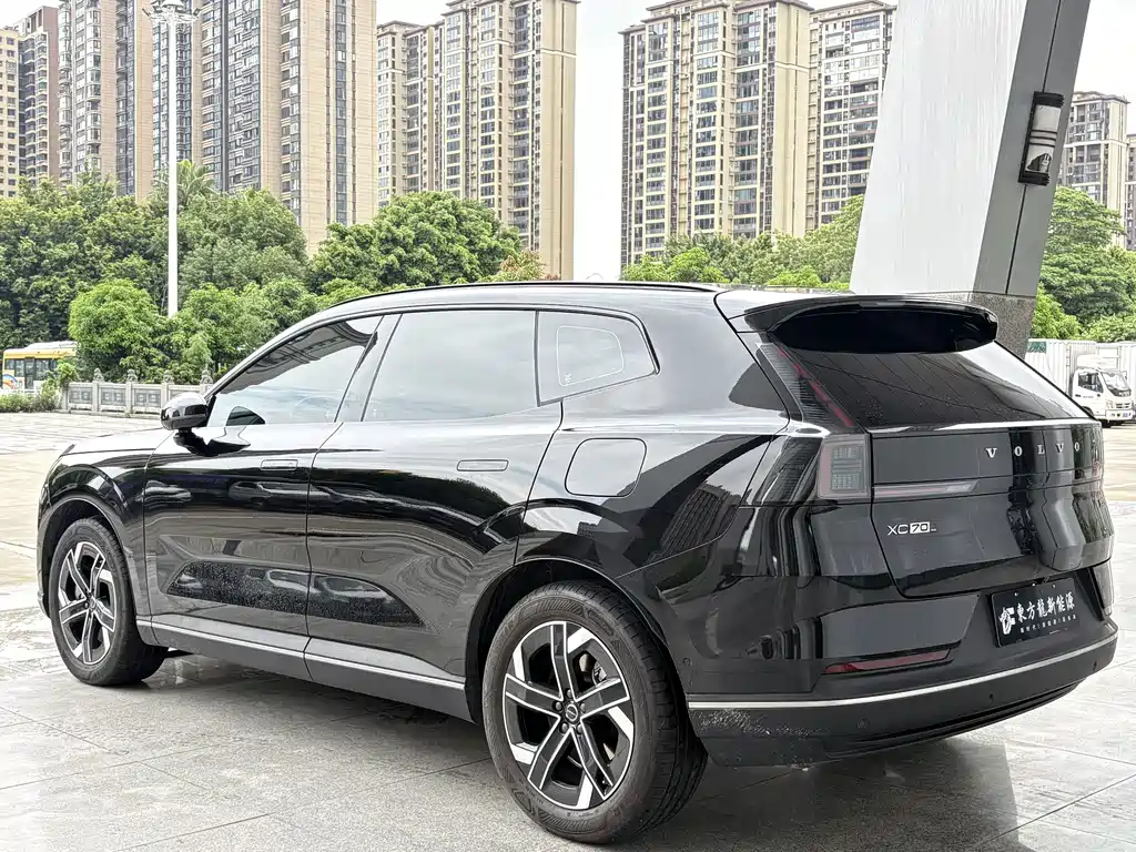 Volvo XC70 PHEV — миниатюра 7
