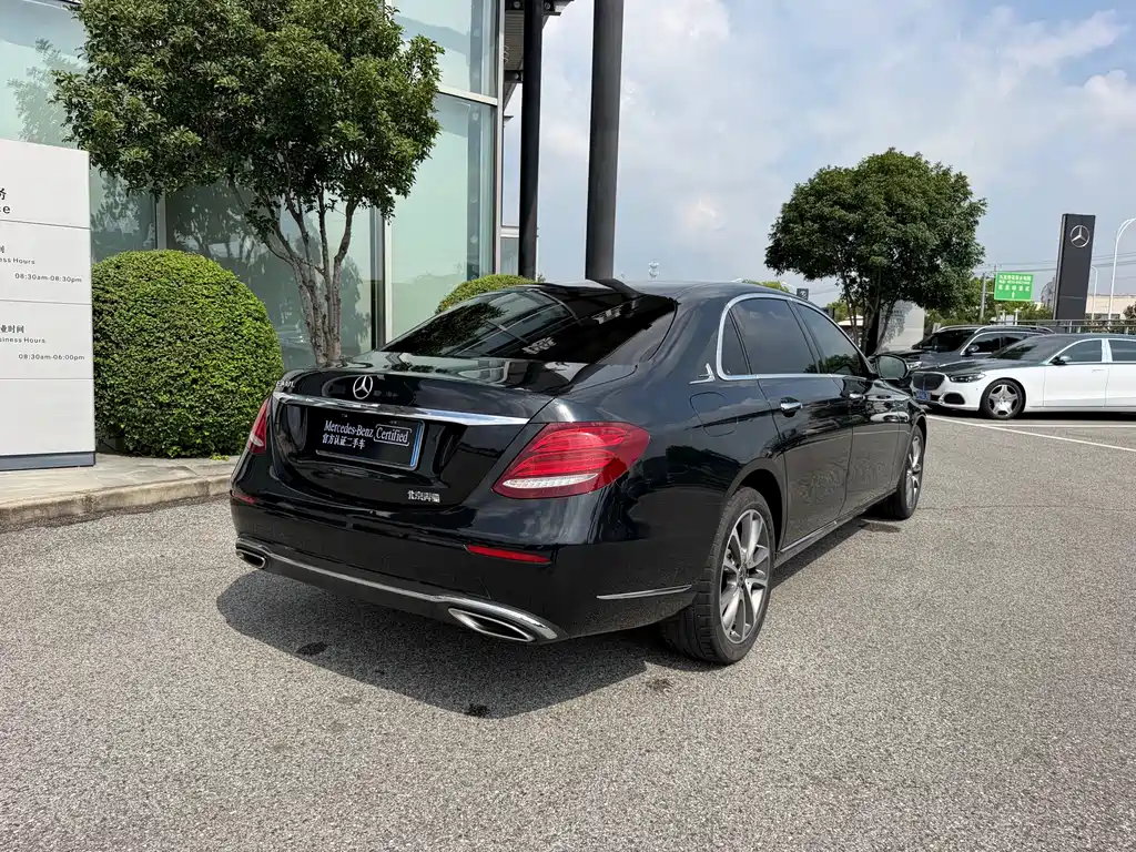 Mercedes-Benz E-Class — миниатюра 10