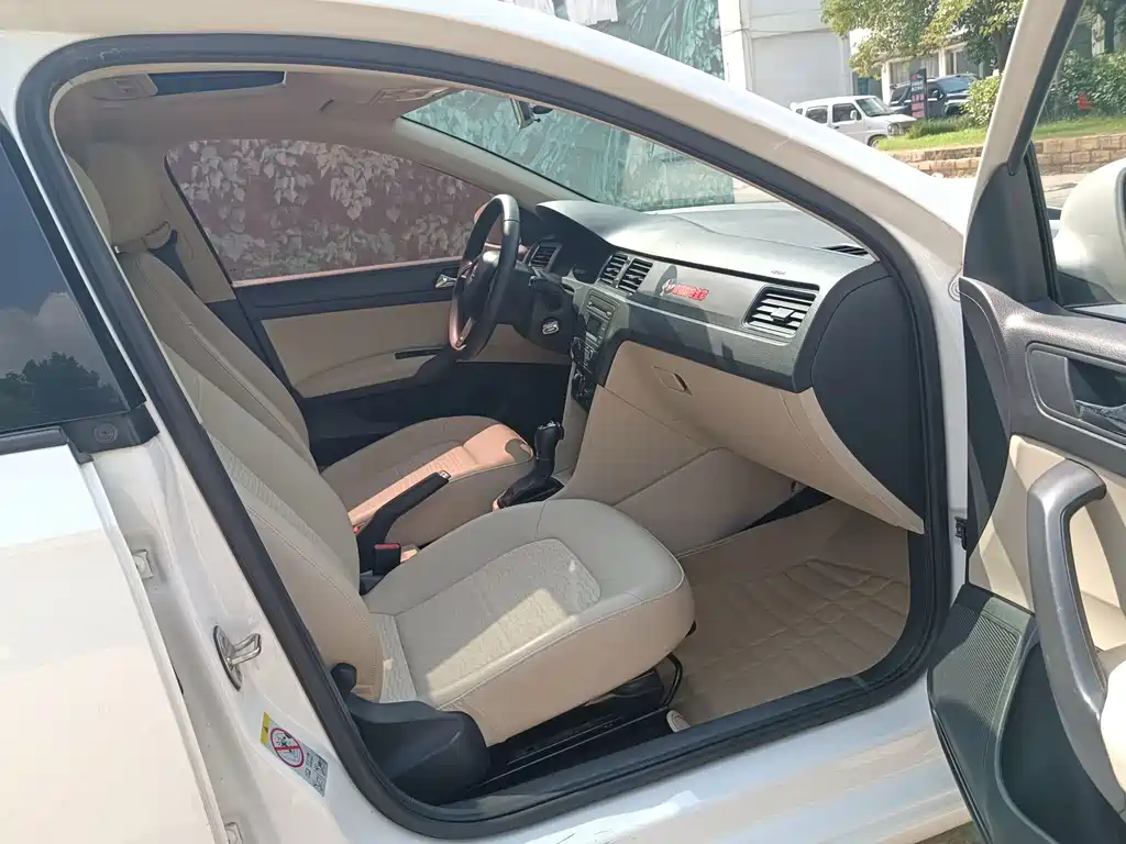 Skoda Rapid — миниатюра 10