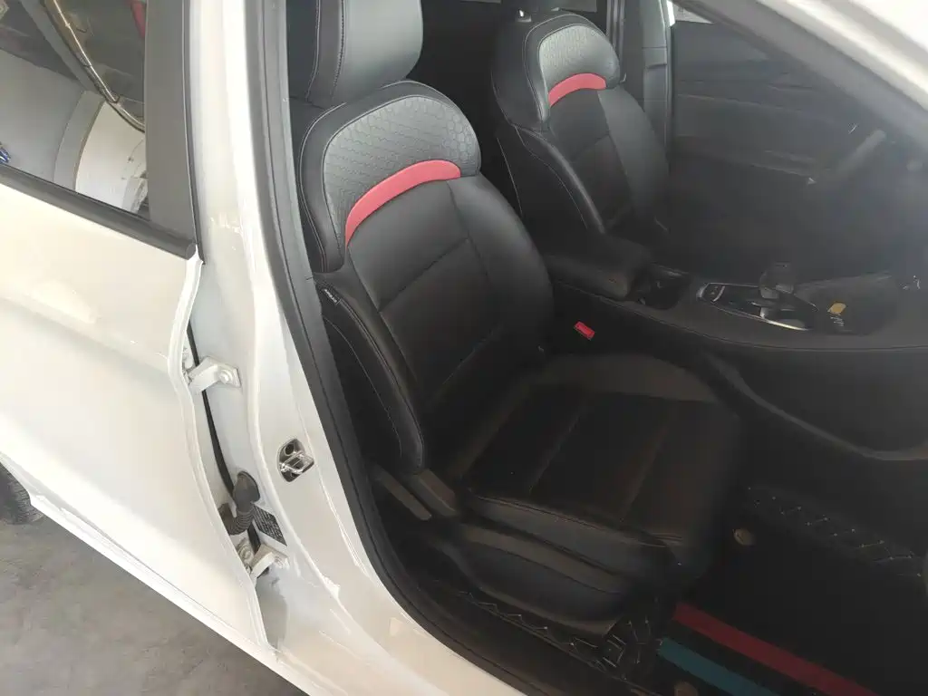 MG MG5 — миниатюра 25