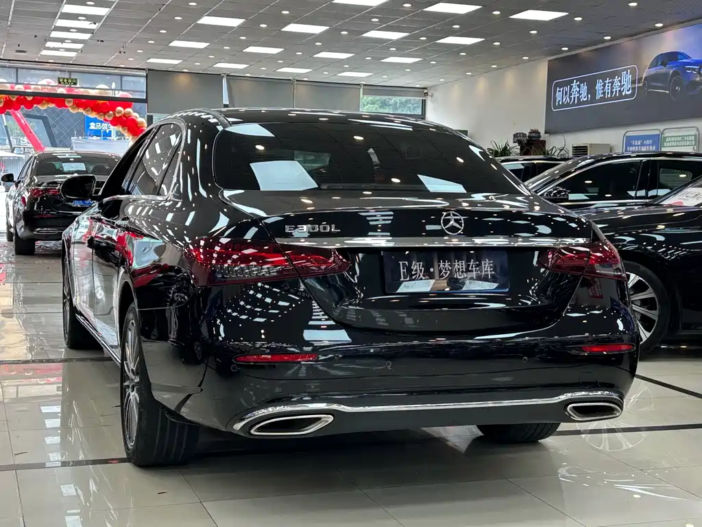Mercedes-Benz E-Class — миниатюра 13