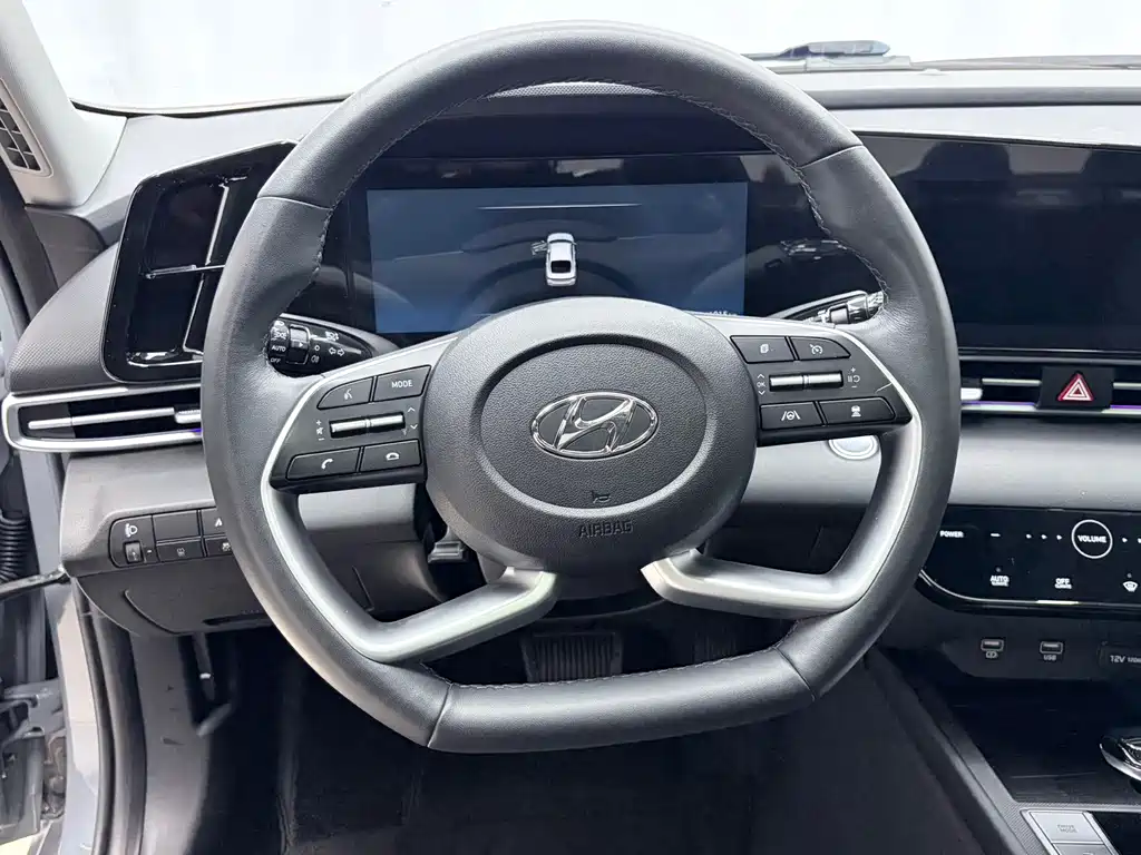 Hyundai Elantra — миниатюра 10