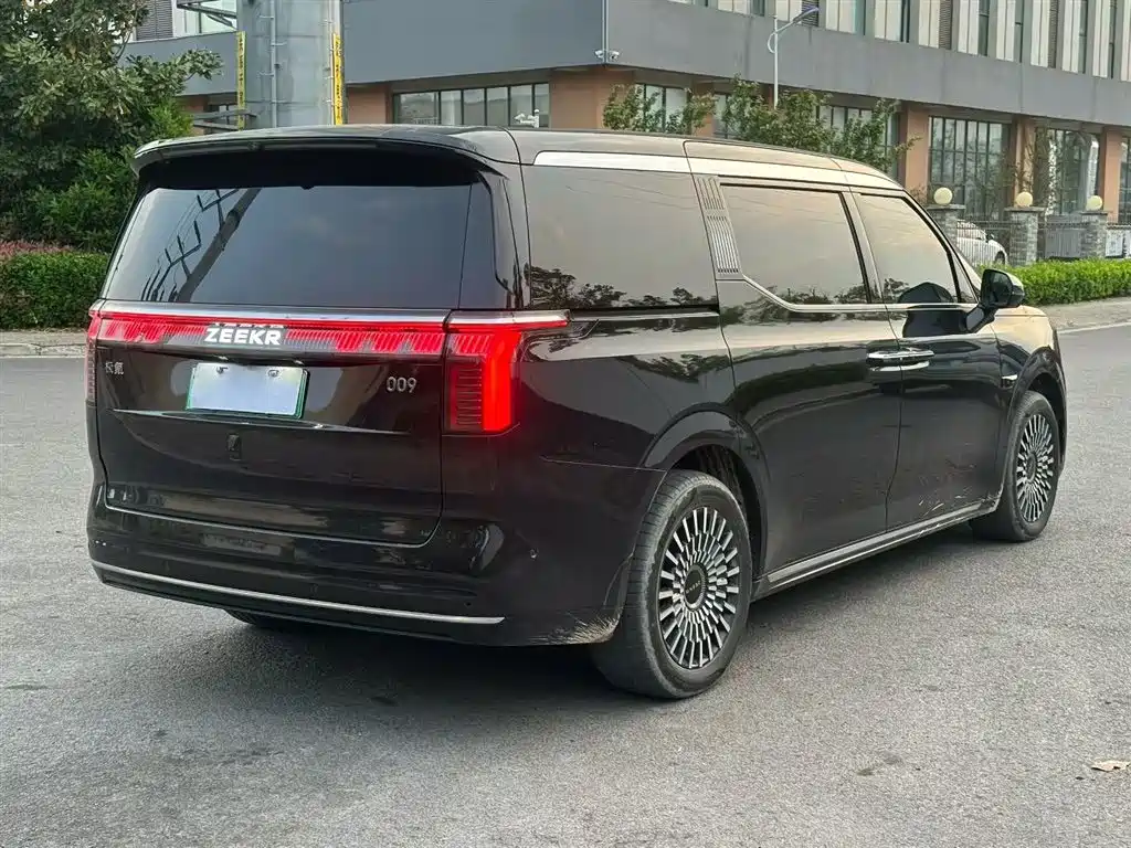 Zeekr 009 2024 мест 108kWh